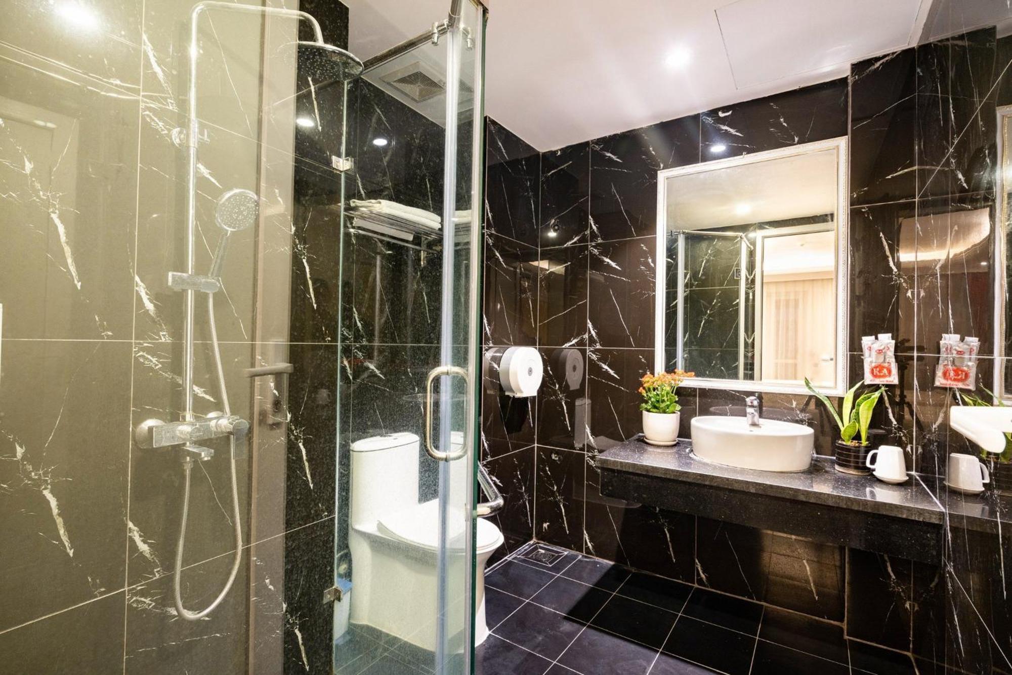 Kieu Anh Hotel - 81 Trung Kinh - By Bay Luxury Hanoi Bagian luar foto