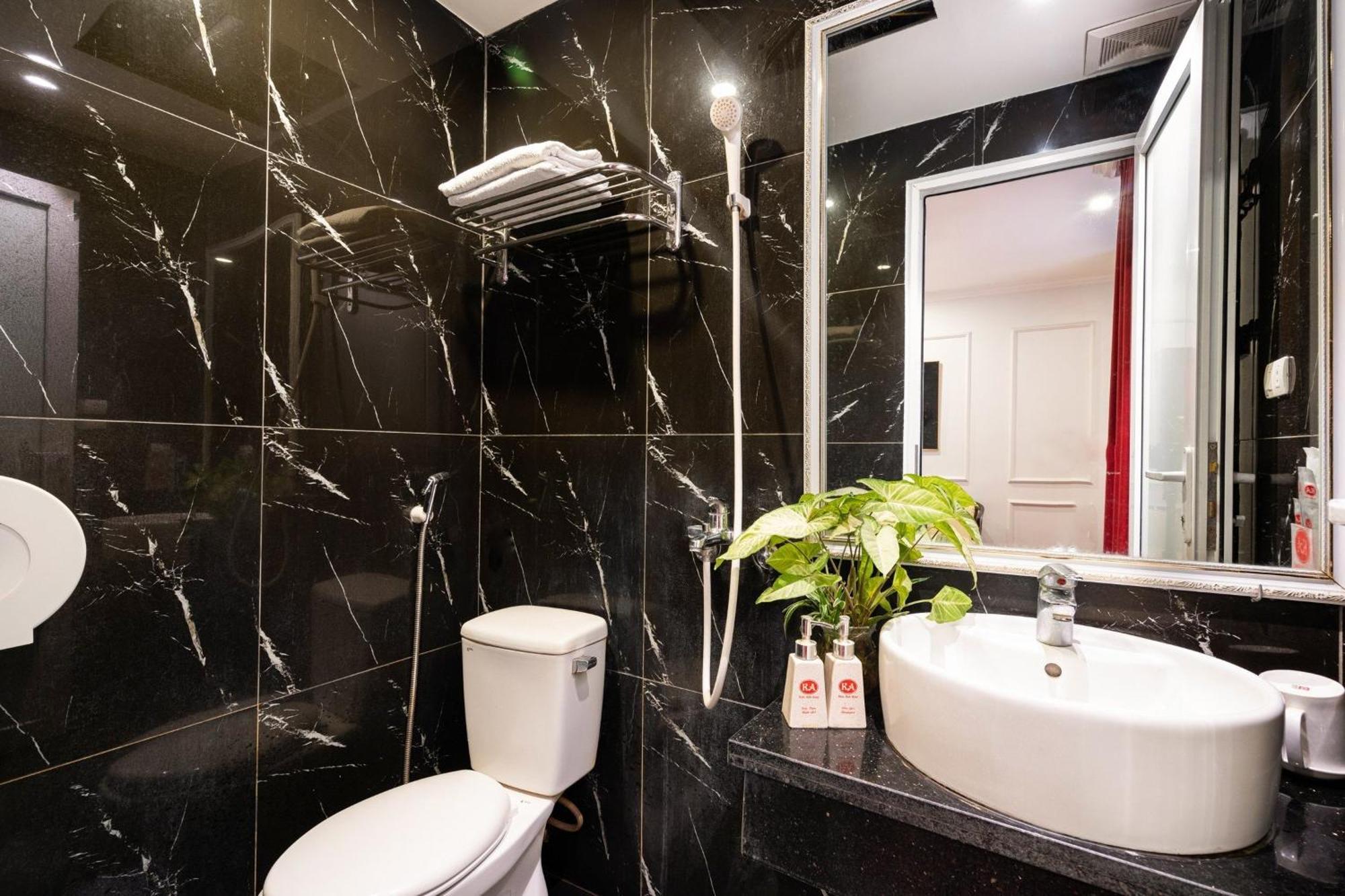 Kieu Anh Hotel - 81 Trung Kinh - By Bay Luxury Hanoi Bagian luar foto